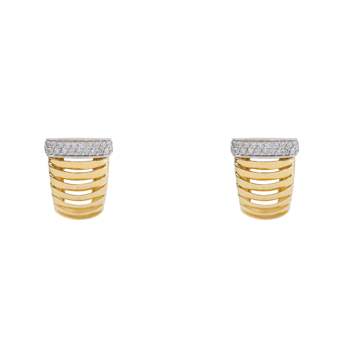 Brincos de ouro amarelo meia argola com diamantes